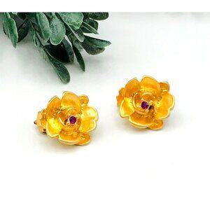 Vintage Gold-Tone Floral Clip-On Earrings With purple rhinestone Center Gemstone